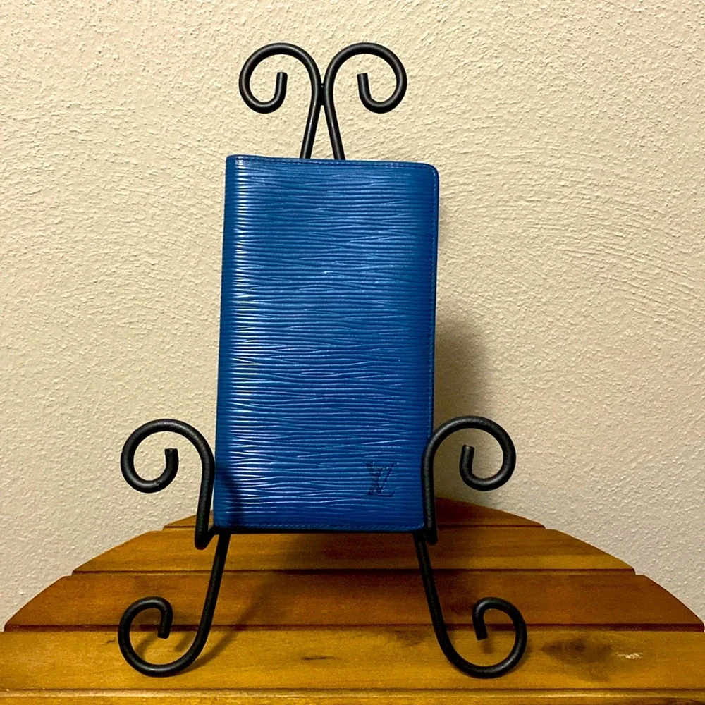 Louis Vuitton long wallet or checkbook cover in blue Epi leather, Authentic